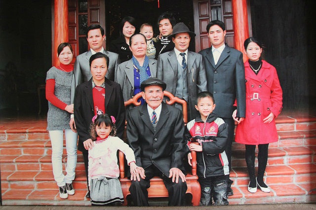 Cuộc sống chồng già vợ trẻ kém 40 tuổi của ông Nguyễn Văn Kính Hà Nội