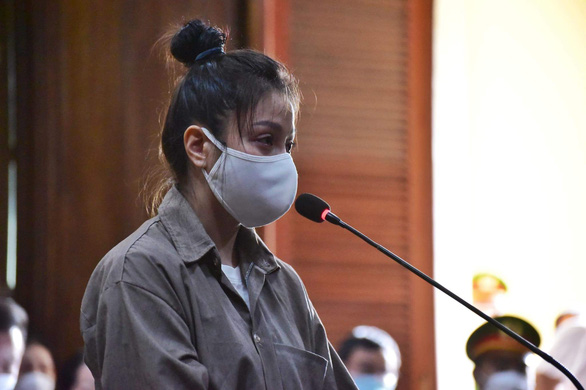 Vụ án bạo hành bé gái 8 tuổi tử vong: Hoãn phiên tòa, trả hồ sơ - Ảnh 3