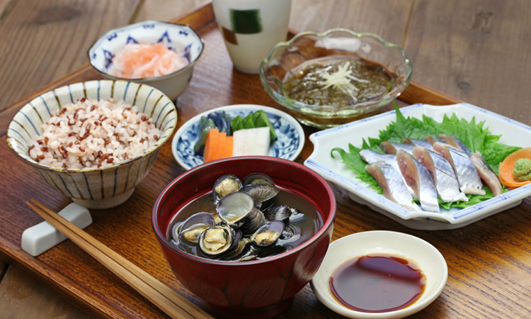 4 nguyên tắc vàng khi ăn tối của người Nhật: Đảm bảo không béo phì, duy trì được nhan sắc trẻ trung, kéo dài tuổi thọ - Ảnh 1