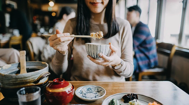 4 nguyên tắc vàng khi ăn tối của người Nhật: Đảm bảo không béo phì, duy trì được nhan sắc trẻ trung, kéo dài tuổi thọ - Ảnh 3
