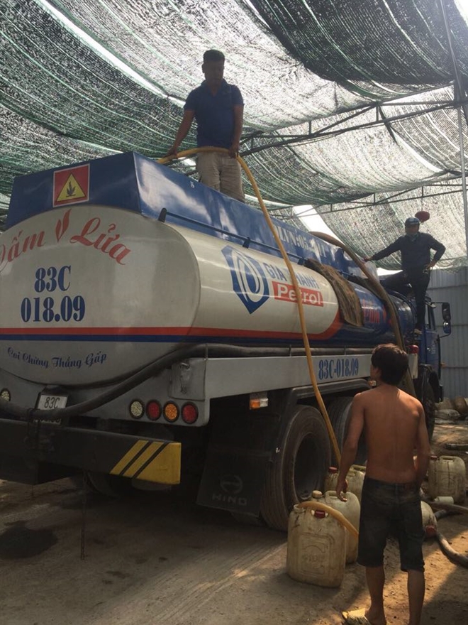 Phát hiện vụ rút ruột xăng dầu cực lớn ở TP Hồ Chí Minh - Ảnh 2
