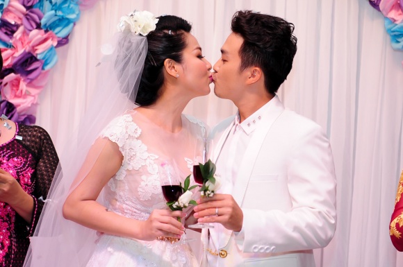 Lộ sự thật về cuộc sống hôn nhân chưa trọn vẹn của Lê Khánh và ông xã sau 13 năm bên nhau - Ảnh 1