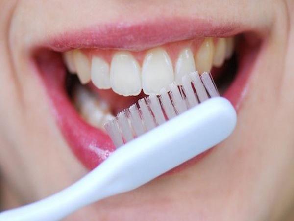 Những thói quen xấu đang âm thầm phá huỷ men răng của bạn mỗi ngày - Ảnh 3
