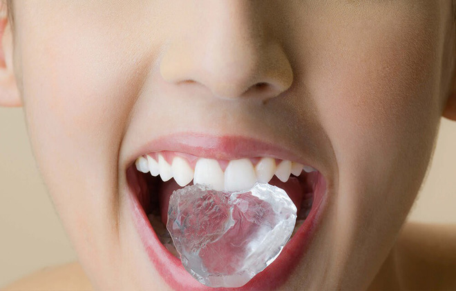 Những thói quen xấu đang âm thầm phá huỷ men răng của bạn mỗi ngày - Ảnh 1