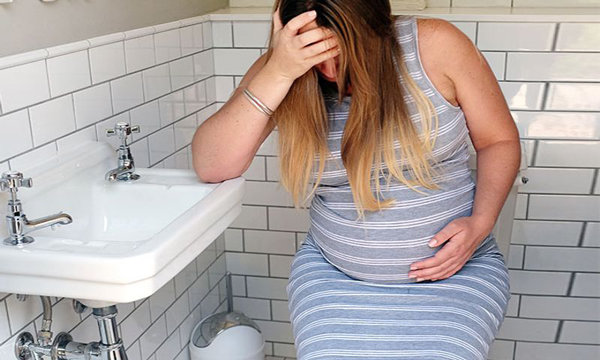 Bị táo bón khi mang thai, khi đi vệ sinh dùng sức rặn sẽ gây sảy thai? - Ảnh 1
