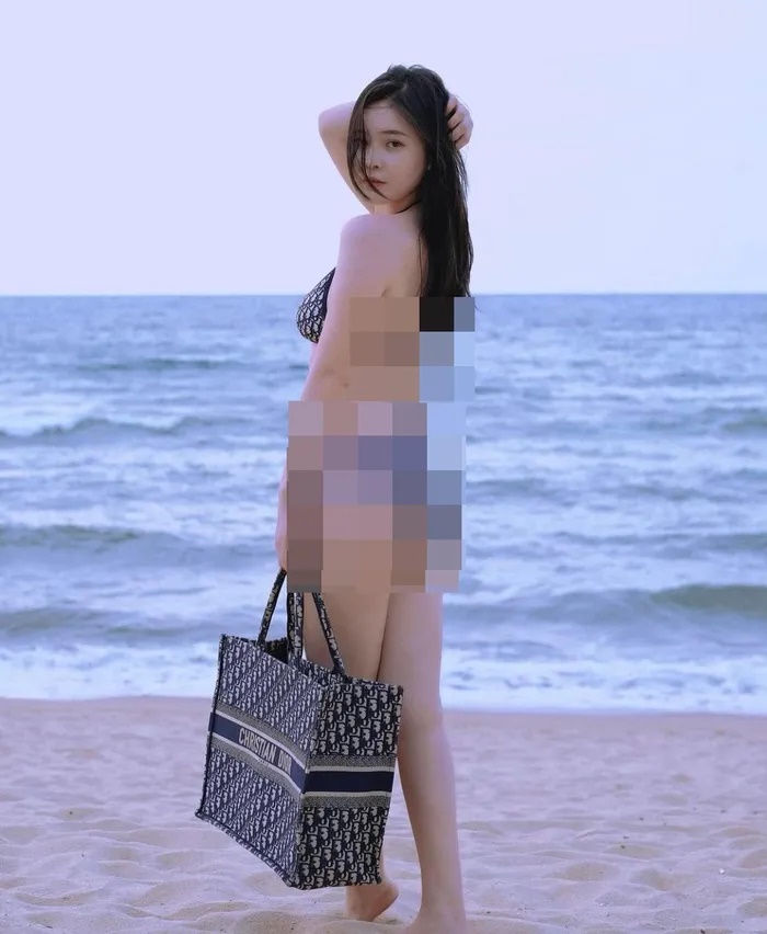 Hotgirl ‘xinh nhất Đà Nẵng’ gây choáng khi diện bikini dạo biển giá hàng trăm triệu đồng - Ảnh 2