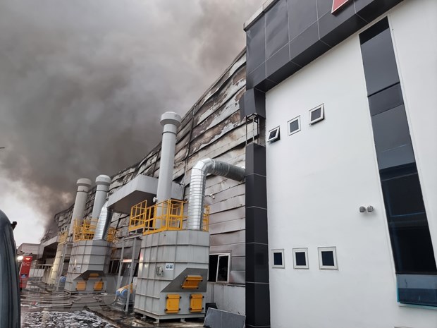 Hiện trường vụ cháy lớn tại công ty sản xuất linh kiện điện tử ở Bắc Ninh: Tiết lộ nguyên nhân ban đầu - Ảnh 4
