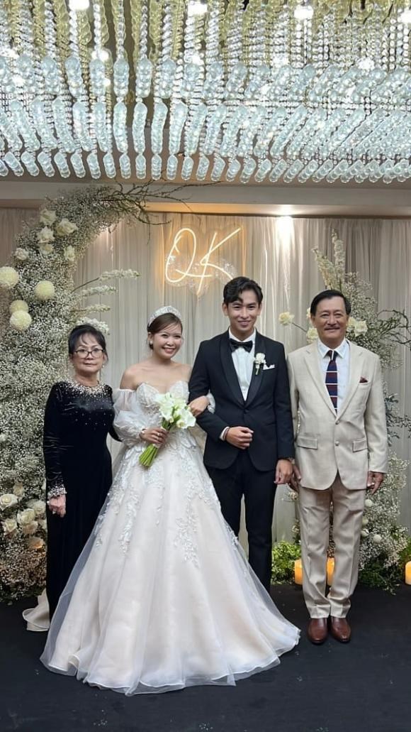 Lễ cưới của diễn viên Huỳnh Quý - 'Gia đình là số 1': Không gian cưới hoành tráng, sang trọng, cô dâu chú rể rạng rỡ trong ngày vui - Ảnh 7