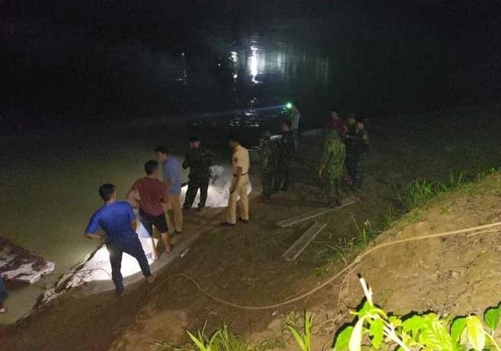 Thi thể nạn nhân thứ 2 trong vụ lật thuyền ở Lào Cai được tìm thấy - Ảnh 1