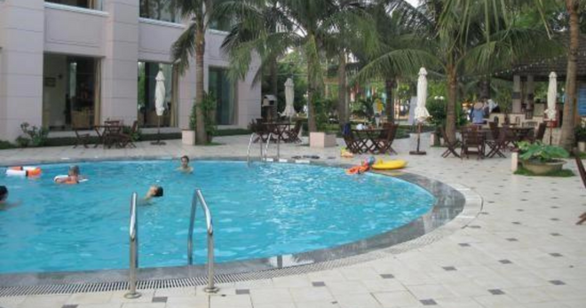 Thương tâm: Đi du lịch cùng bố mẹ, bé gái 10 tuổi đuối nước dưới bể bơi của khách sạn - Ảnh 1