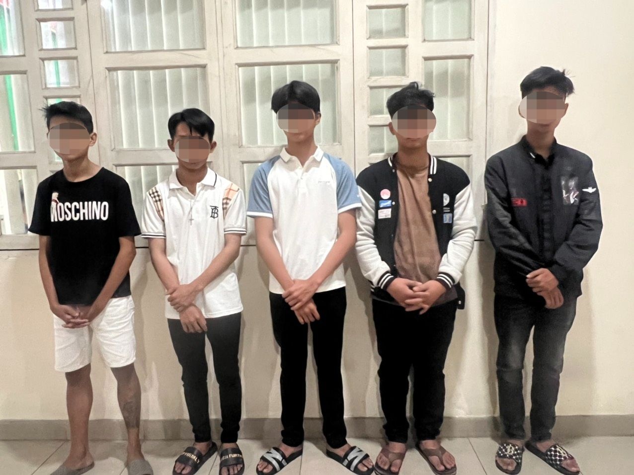 Thông tin MỚI vụ thiếu niên 13 tuổi bị đâm tử vong ở Đồng Nai: Bắt khẩn cấp 5 nghi phạm chính của vụ án  - Ảnh 1