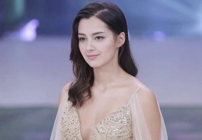 Hoa hậu đẹp nhất Hong Kong xếp hàng chờ việc, phải bán hàng online - Ảnh 3
