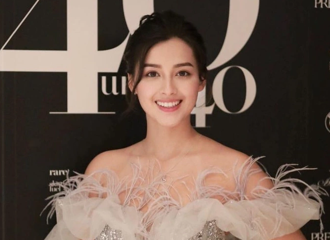 Hoa hậu đẹp nhất Hong Kong xếp hàng chờ việc, phải bán hàng online - Ảnh 5