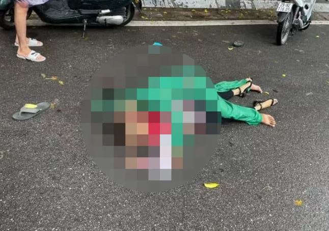 Bàng hoàng chứng kiến người phụ nữ bị sát hại ngay giữa phố trung tâm Hà Nội - Ảnh 2