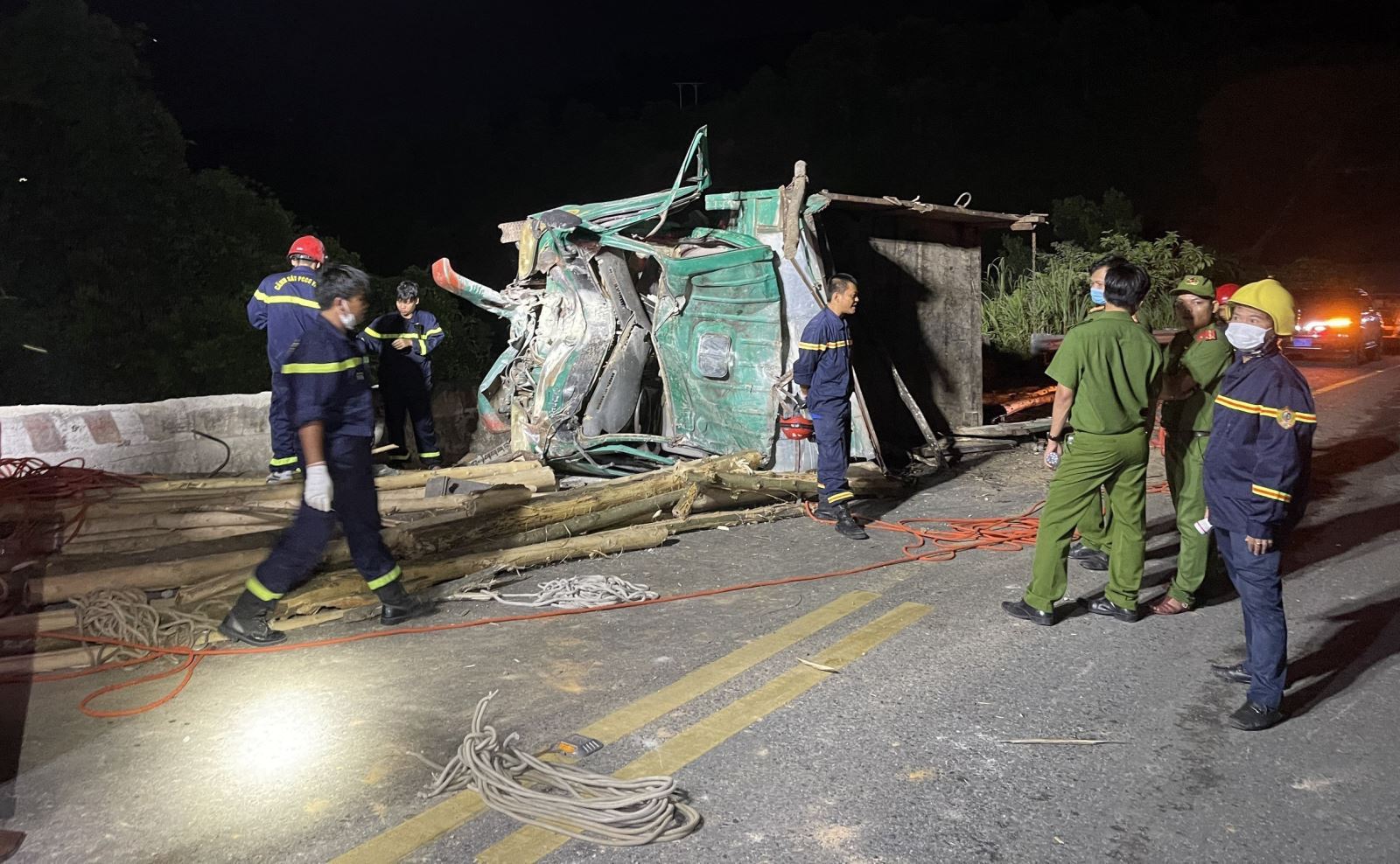Vụ tai nạn tại Thừa Thiên - Huế khiến 4 người tử vong: Tình hình sức khỏe của vợ chồng tài xế xe tải  - Ảnh 2