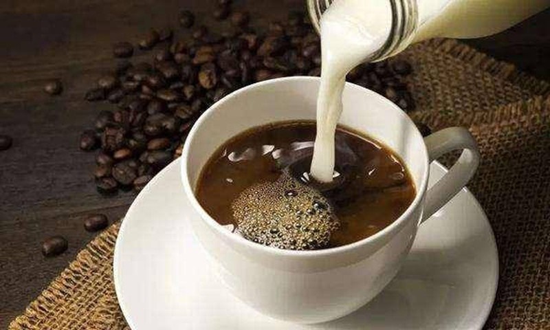 3 thói quen uống cà phê khiến bạn lão hóa nhanh chóng mặt, cực hại cho sức khỏe mà bạn không biết - Ảnh 4