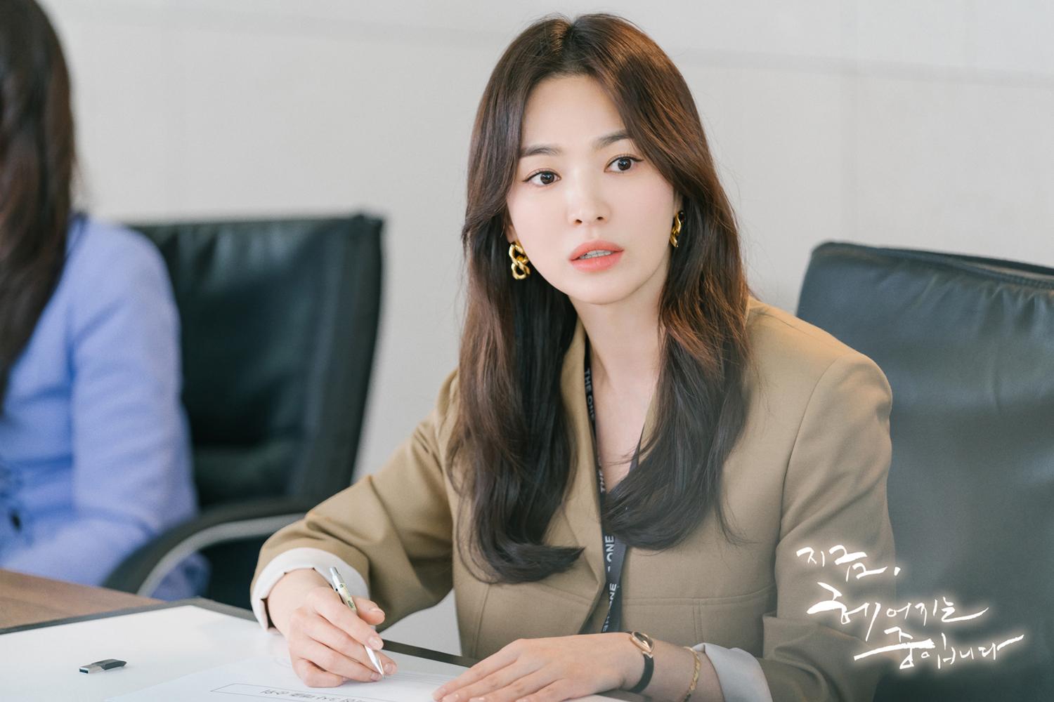 'Visual' xưa - nay của 4 mỹ nhân hàng đầu màn ảnh Hàn Quốc quá khứ vs hiện tại: Song Hye Kyo tiều tụy sau ly hôn, Jun Ji Hyun giữ vững nhan sắc 'tường thành' - Ảnh 15