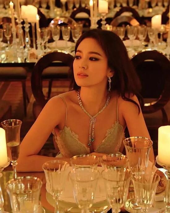 'Visual' xưa - nay của 4 mỹ nhân hàng đầu màn ảnh Hàn Quốc quá khứ vs hiện tại: Song Hye Kyo tiều tụy sau ly hôn, Jun Ji Hyun giữ vững nhan sắc 'tường thành' - Ảnh 14