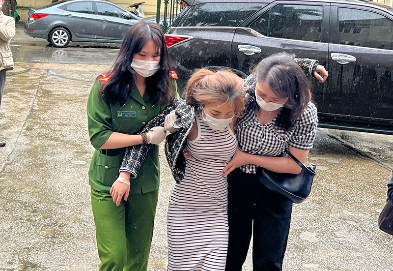 Thông tin SỐC về nữ nghi phạm trong vụ cháy tại Phú Đô sau khi khám xét nhà: Đã có chồng và con trai 5 tuổi - Ảnh 2