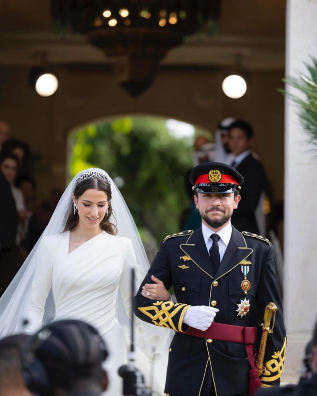 Cận cảnh đám cưới của Thái tử Jordan: Cặp đôi hoàng gia gây ấn tượng trong khung cảnh hôn lễ giản dị - Ảnh 7