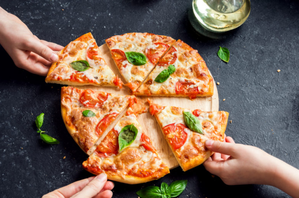 Nhà hàng pizza ở New Zealand cho phép thực khách 'ăn bây giờ, trả tiền vào kiếp sau' - Ảnh 1