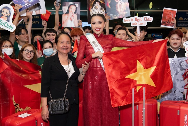 Ngọc Châu diện chiếc áo của mẹ, tiết lộ về vòng phỏng vấn kín tại Miss Universe 2022 - Ảnh 3