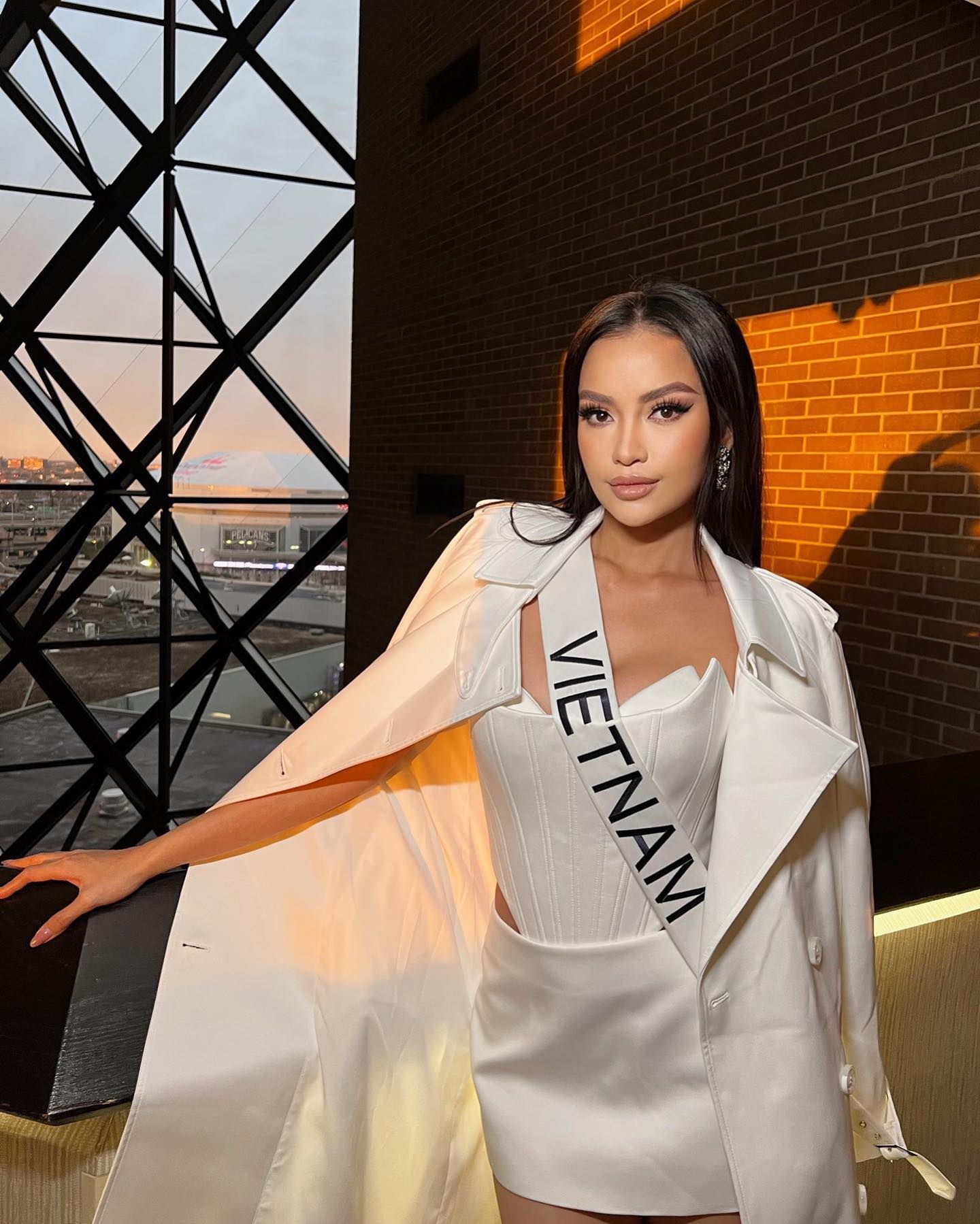 Ngọc Châu diện chiếc áo của mẹ, tiết lộ về vòng phỏng vấn kín tại Miss Universe 2022 - Ảnh 4