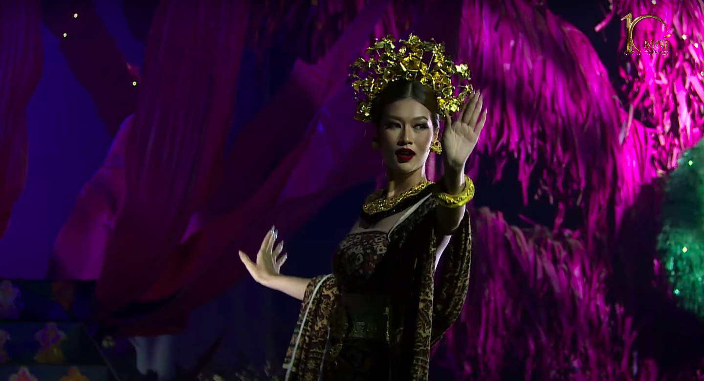 Đoàn Thiên  Ân gây ấn tượng trong đêm thi trang phục truyền thống Indo khiến fan mong chờ cú B2B  - Ảnh 2