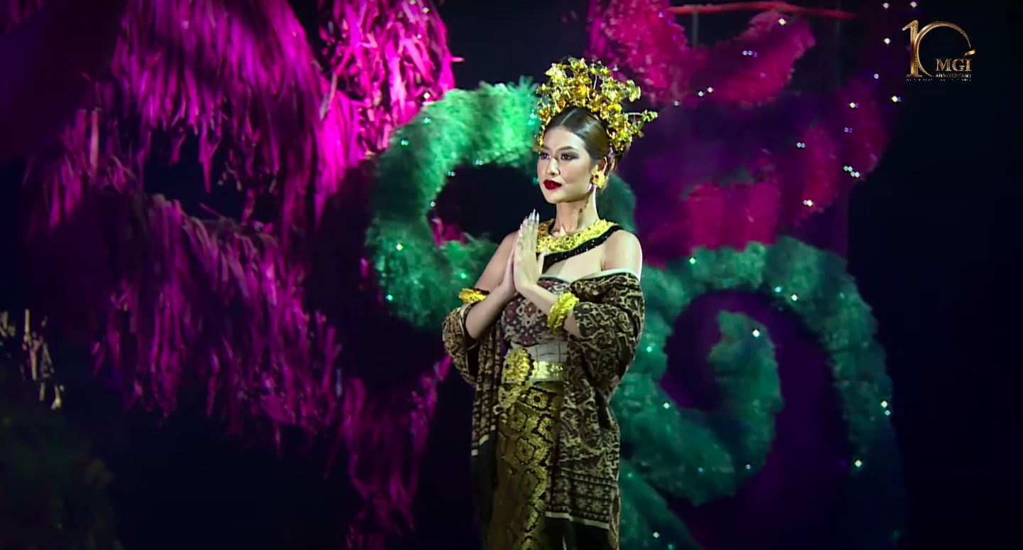 Đoàn Thiên  Ân gây ấn tượng trong đêm thi trang phục truyền thống Indo khiến fan mong chờ cú B2B  - Ảnh 1