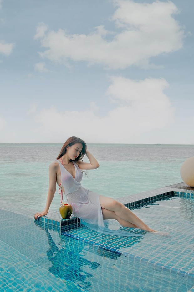 Nữ MC xinh đẹp nhất nhì VTV khoe hình ảnh diện bikini đầy nóng bỏng, 'đốt mắt' người xem - Ảnh 8