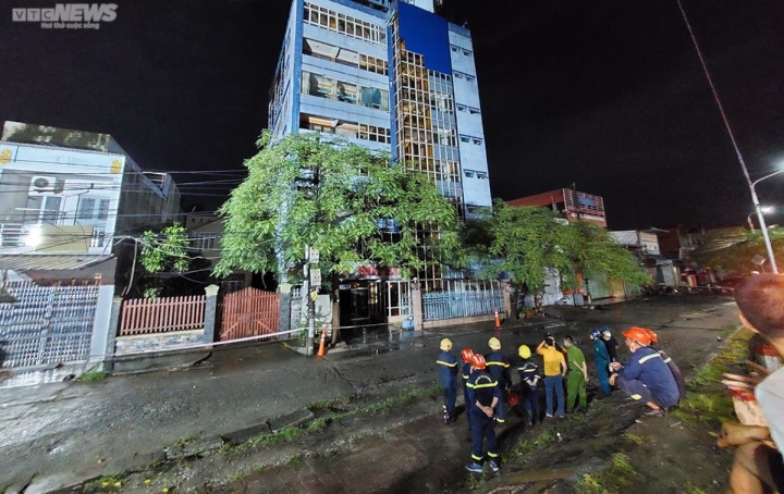Nhà 5 tầng ở Hải Phòng bất ngờ đổ sập trong đêm - Ảnh 4