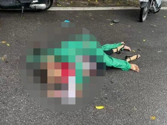 Thông tin MỚI về vụ người phụ nữ bị sát hại giữa phố Hàng Bài: Hung thủ đã có vợ con, tự tử bất thành do bị tước hung khí ném đi - Ảnh 2