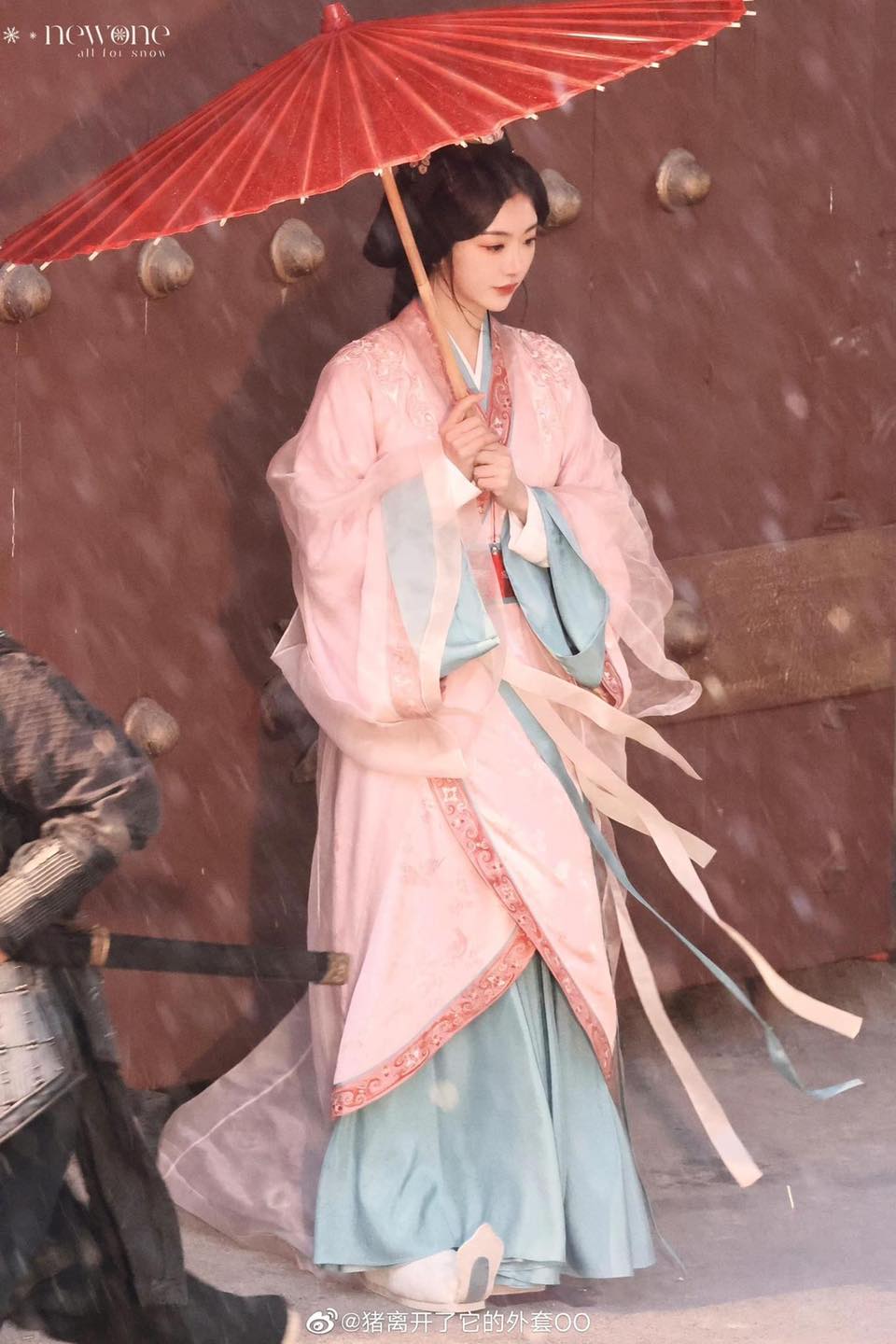 Khổng Tuyết Nhi đẹp như tranh vẽ, nhan sắc 'một chín một mười' với nữ chính Tống Tổ Nhi trên hậu trường Chiết Yêu - Ảnh 2
