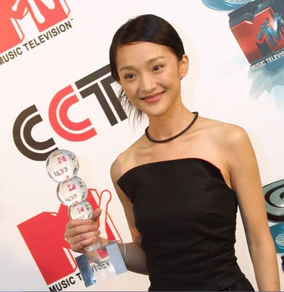 15 năm trước, Châu Tấn tạo kỳ tích 'bão giải thưởng' điện ảnh Trung Quốc, tới nay còn 2 người nữa nhưng chưa vượt mặt được cô - Ảnh 1