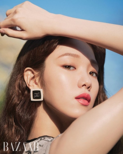Mỹ nữ chân dài đa tài của YG - Lee Sung Kyung kết hợp với tạp chí Harper's Bazaar khoe bộ ảnh sắc nét toát lên vẻ đẹp quý phái, đồng thời tiết lộ suy nghĩ của cô mỗi khi các bộ phim đóng máy - Ảnh 3