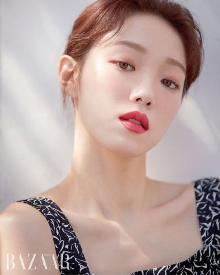 Mỹ nữ chân dài đa tài của YG - Lee Sung Kyung kết hợp với tạp chí Harper's Bazaar khoe bộ ảnh sắc nét toát lên vẻ đẹp quý phái, đồng thời tiết lộ suy nghĩ của cô mỗi khi các bộ phim đóng máy - Ảnh 4