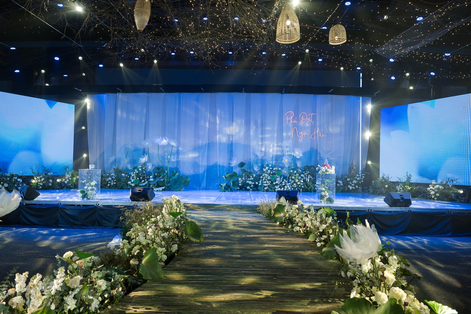 Toàn cảnh không gian lễ cưới đẹp như mơ, đậm chất làng quê Việt của hoa hậu Ngọc Hân - Ảnh 5
