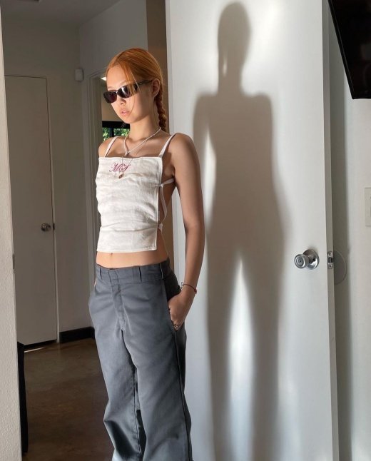 Thỏa lòng fan hâm mộ, Jennie Blackpink tung outfit ‘siêu cháy’ khi đi ‘quẩy’ Coachella: Liệu đây có phải là mẫu áo hot nhất hè này? - Ảnh 3