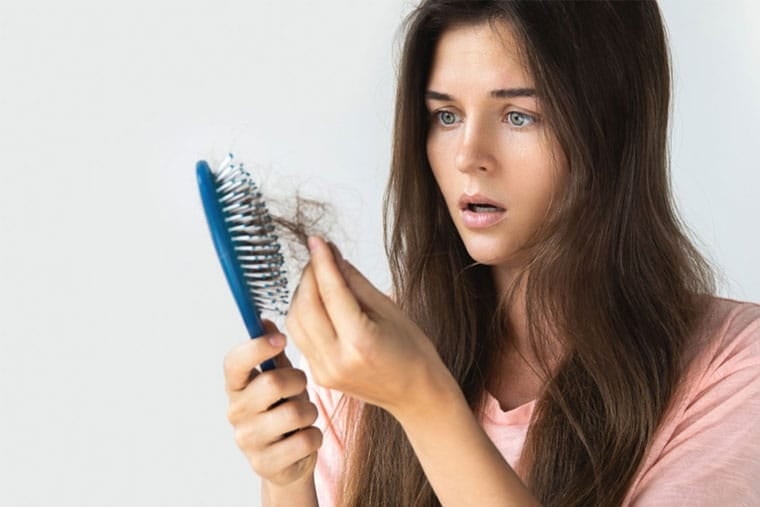 Cảnh giác với bệnh rụng tóc khi chuyển mùa nếu không muốn mái tóc xác xơ, đầu ngày càng hói - Ảnh 1