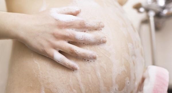 Những nguyên tắc quan trọng cho bà bầu khi tắm để con sinh ra không bị dị tật, thiểu năng - Ảnh 2