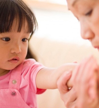 Bác sĩ Nhi hướng dẫn cha mẹ cách trị vết muỗi đốt đơn giản cho trẻ em  - Ảnh 2
