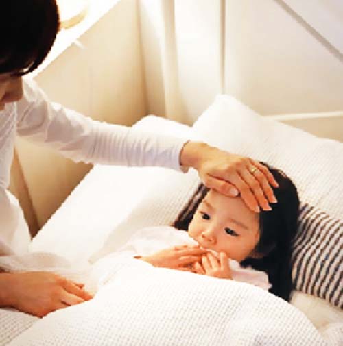 Bác sĩ Nhi hướng dẫn mẹ những việc quan trọng cần làm khi trẻ bị sốt - Ảnh 4