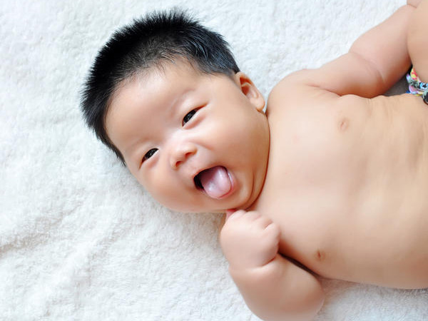 Bác sĩ Nhi mách mẹ cách trị tưa lưỡi trắng ở trẻ sơ sinh - Ảnh 2