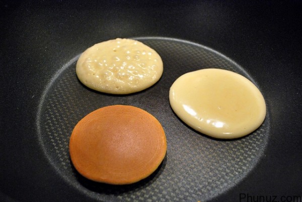 Cách làm bánh rán Doremon nhân đậu đỏ đơn giản nhất tại nhà cho bé - Ảnh 7