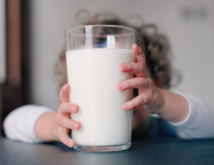 Chuyên gia dinh dưỡng hướng dẫn mẹ cách chọn loại sữa phù hợp cho trẻ em theo từng độ tuổi - Ảnh 1