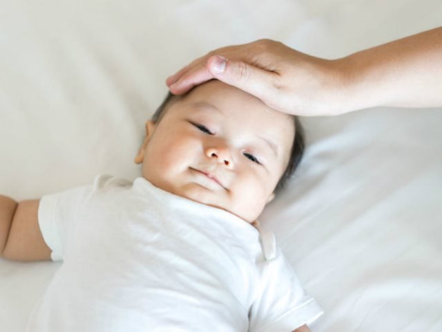 Mách mẹ cách massage hạ sốt cho trẻ sơ sinh nhanh nhất, hiệu quả không ngờ - Ảnh 5