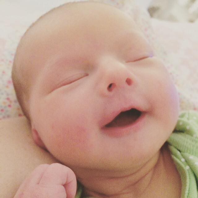 Ngắm khuôn mặt hạnh phúc của những em bé no sữa sau khi bú mẹ - Ảnh 5