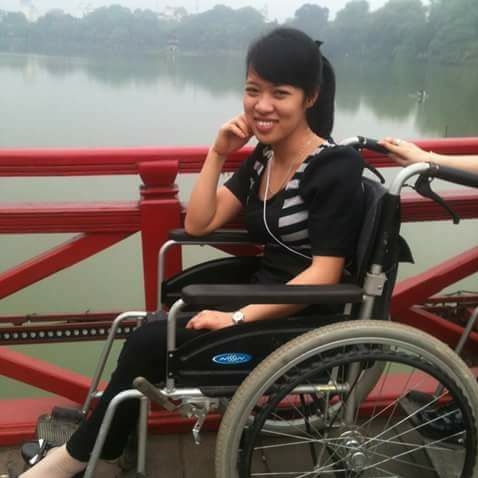 Nghị lực của mẹ đơn thân 11 năm bại liệt, vì con chập chững từng bước đi đau đớn - Ảnh 1