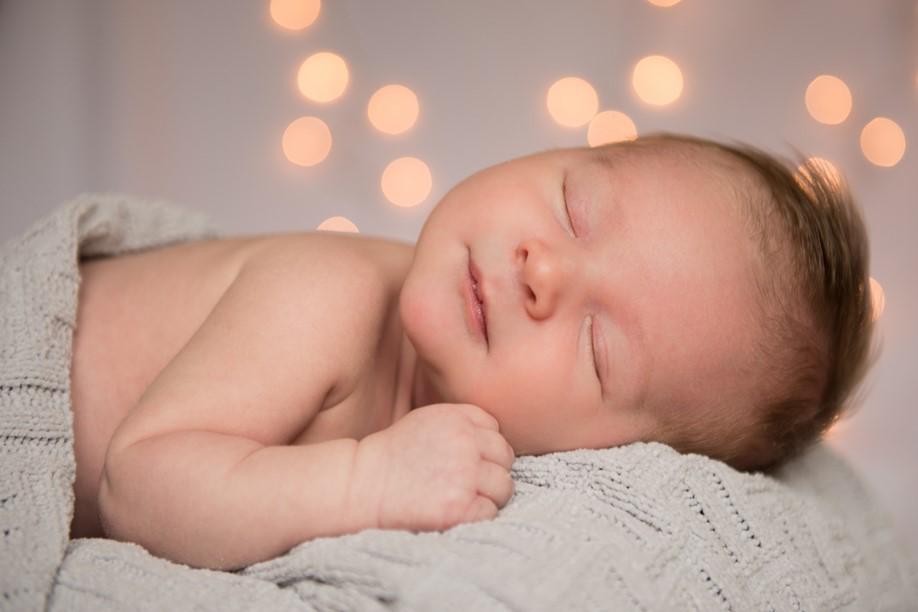 Nguyên nhân khiến trẻ sơ sinh ngủ ít và cách khắc phục - Ảnh 2