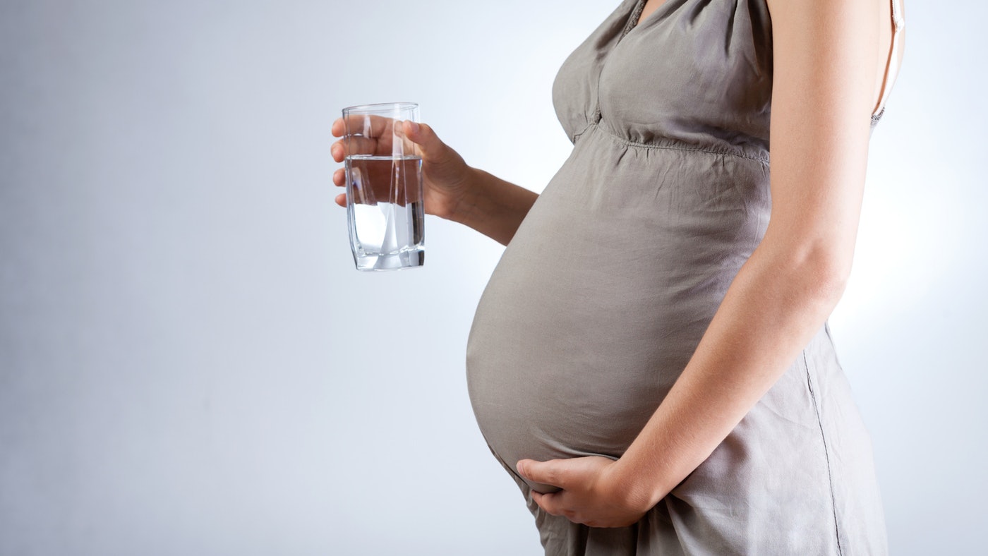 Thời điểm ‘vàng’ bà bầu cần uống nước khi mang thai để mẹ khỏe, con không bị thiếu nước ối - Ảnh 3